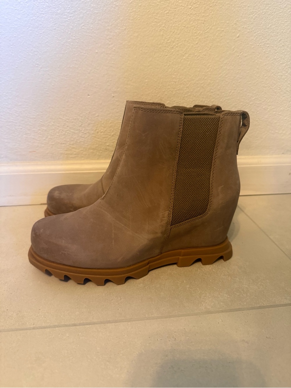 Sorel Taupe Brown Leather Wedge Ankle Booties